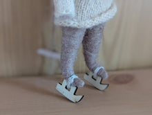 Load image into Gallery viewer, Ice-Skating Mouse ornament
