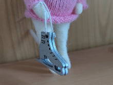 Load image into Gallery viewer, Ice-Skating Mouse in a pink Jumper Felt Decoration
