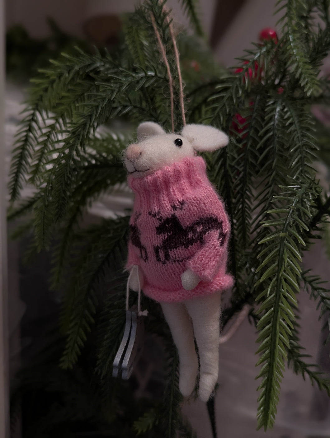 Ice-Skating Mouse in a pink Jumper Felt Decoration