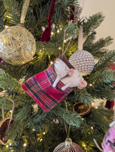 Load image into Gallery viewer, Sleeping Mice Decoration
